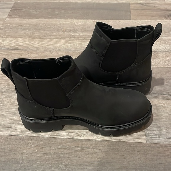 Ugg Loxley Boot - Picture 13 of 14